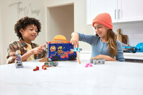 Hot Wheels Zestaw Ciężarówka Deskorolka Skate Park Taco Tricki HMK00 Hot Wheels Zestaw Ciężarówka Deskorolka Skate Park Taco Tricki HMK00
