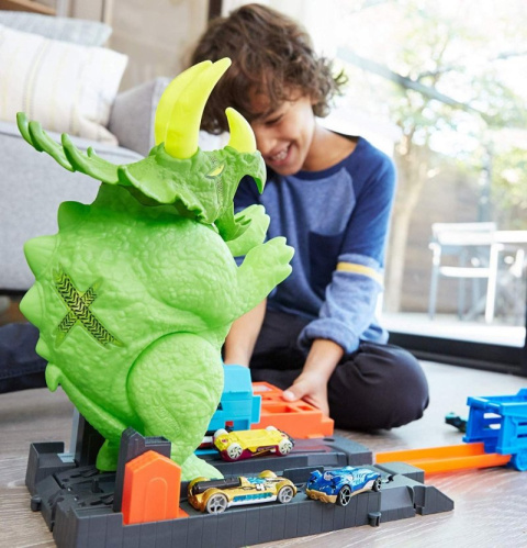 Hot Wheels City Zestaw Starcie z Triceratopsem Hot Wheels City Zestaw Starcie z Triceratopsem