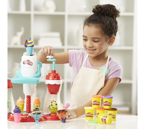 Play Doh Mega Zestaw Zakręcona Lodziarnia E1935 Play Doh Mega Zestaw Zakręcona Lodziarnia E1935